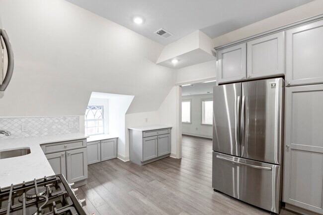 240 W Tulpehocken St, Unit 5 in Philadelphia, PA - Foto de edificio - Building Photo
