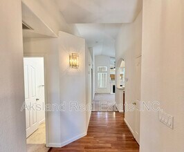 174 McGinnis Ave in Manteca, CA - Foto de edificio - Building Photo