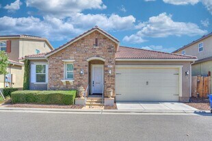 1511 N Encoure Way in Clovis, CA - Building Photo
