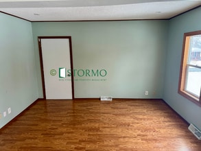 626 Oak St NE in Hutchinson, MN - Building Photo - Building Photo