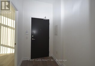 10 Honeycrisp Cres in Vaughan, ON - Building Photo - Building Photo