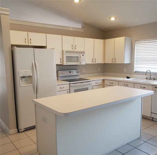 6911 Sotra St in Wesley Chapel, FL - Building Photo - Building Photo