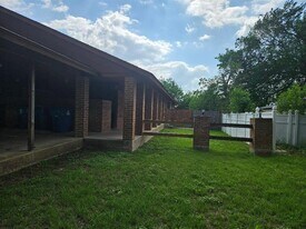 16 N Ave A in Elgin, TX - Building Photo