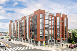 Rhapsody Condominiums in Washington, DC - Foto de edificio - Building Photo