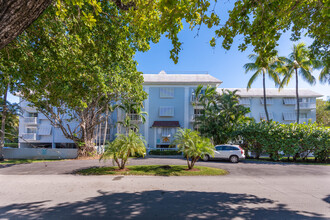 Royal Caribbean Condominiums in Coral Gables, FL - Foto de edificio - Building Photo