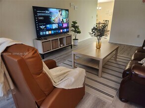 7300 NW 17th St in Plantation, FL - Building Photo - Building Photo