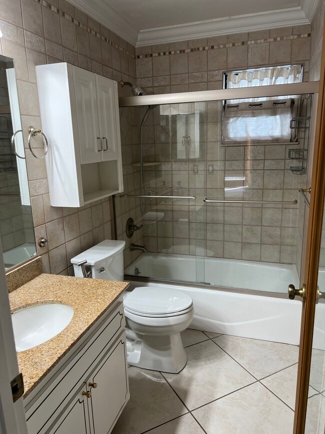 119 Lakeview Ave, Unit #2 in Lantana, FL - Foto de edificio - Building Photo