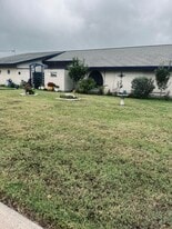 120 Shore Dr in Portland, TX - Building Photo