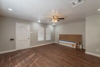 604 W Hollywood Ave in San Antonio, TX - Building Photo - Building Photo