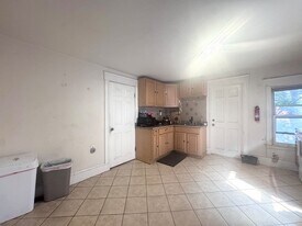 95 Boylston St, Unit 3 in Brookline, MA - Building Photo