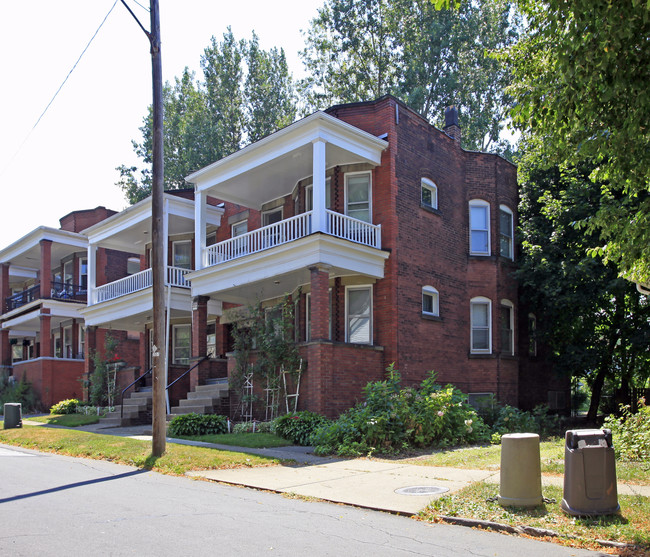 1376 W 91st St in Cleveland, OH - Foto de edificio - Building Photo