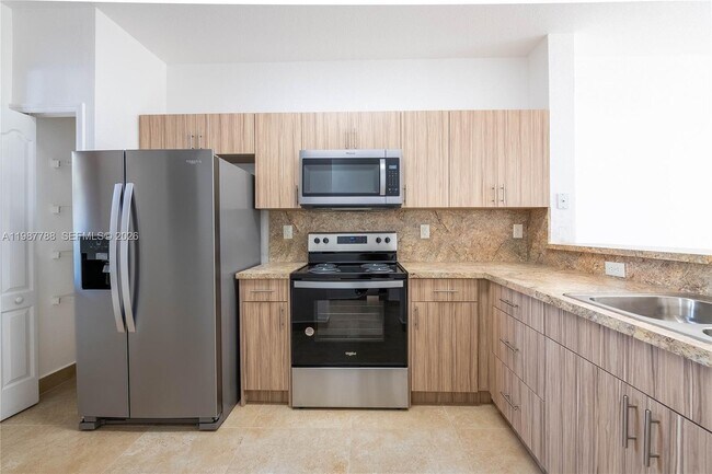 7200 NW 177th St in Hialeah, FL - Building Photo - Building Photo