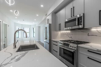 169 Newbury St, Unit #3 in Boston, MA - Building Photo - Building Photo