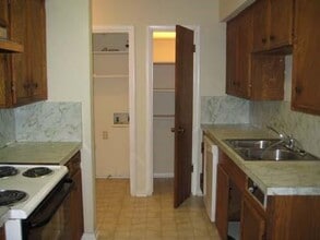 608 N McKinney St in Ennis, TX - Building Photo - Building Photo