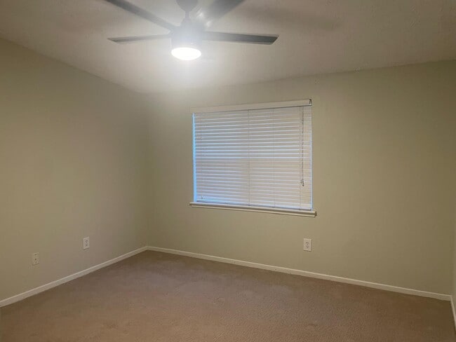 6822 Glenridge Dr in Atlanta, GA - Building Photo - Building Photo