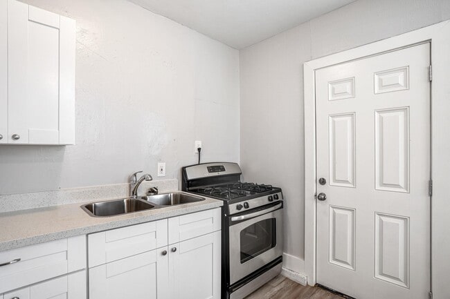 8209 Bangle St