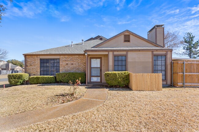 3343 Chimney Pl Dr in Waco, TX - Building Photo - Building Photo