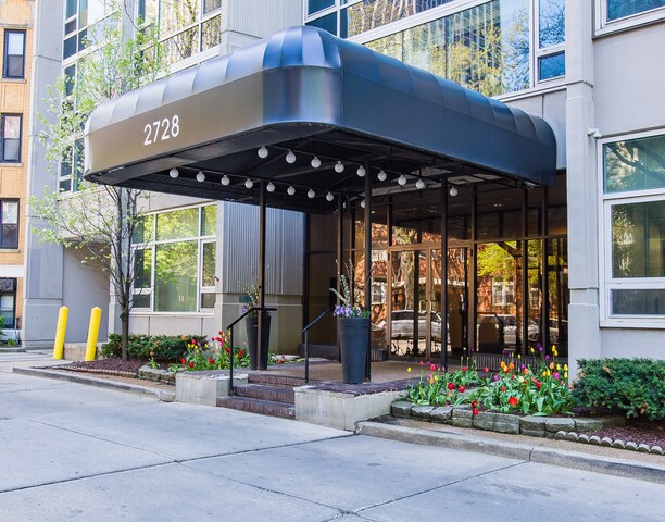 2728 N Hampden Ct in Chicago, IL - Building Photo - Building Photo