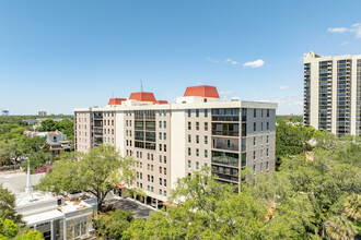 Howell Park Condominiums in Tampa, FL - Foto de edificio - Building Photo