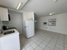 856 SW 6th St, Unit 106 in Miami, FL - Building Photo