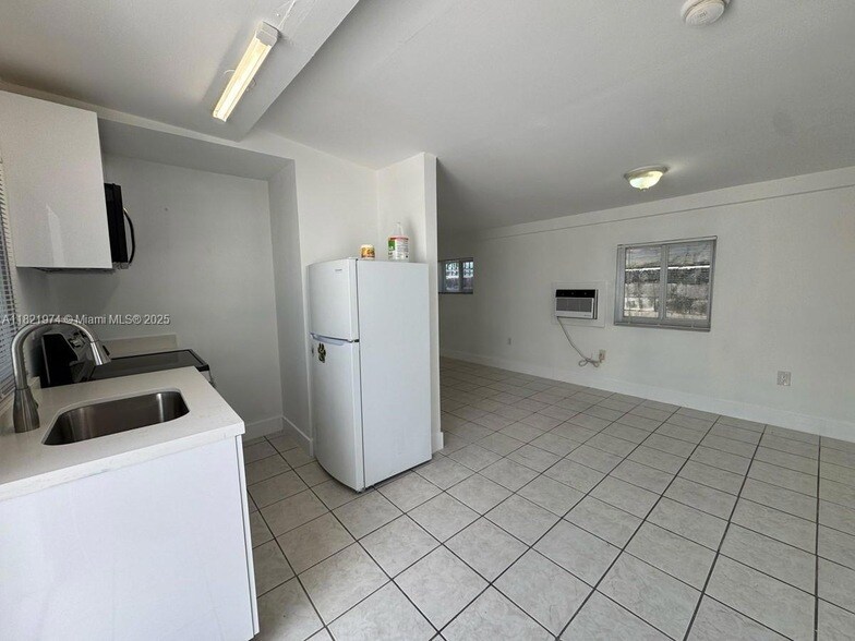 856 SW 6th St, Unit 106 in Miami, FL - Building Photo
