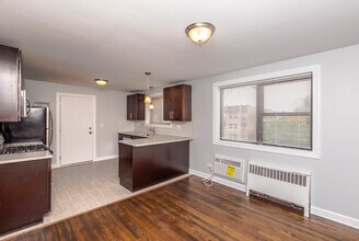 6805 N Ridge Blvd in Chicago, IL - Building Photo - Building Photo