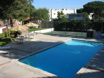 18225 Kingsdale Ave-Unit -101 in Redondo Beach, CA - Building Photo - Building Photo