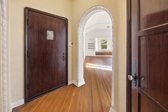 166 N Arnaz Dr in Beverly Hills, CA - Building Photo - Building Photo