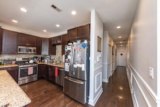 1402 W Grand Ave in Chicago, IL - Building Photo - Building Photo