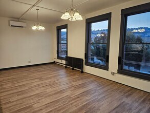 211 Elm St in La Grande, OR - Building Photo - Building Photo