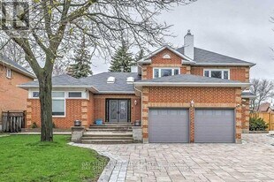 2 Lonsdale Ct in Markham, ON - Building Photo