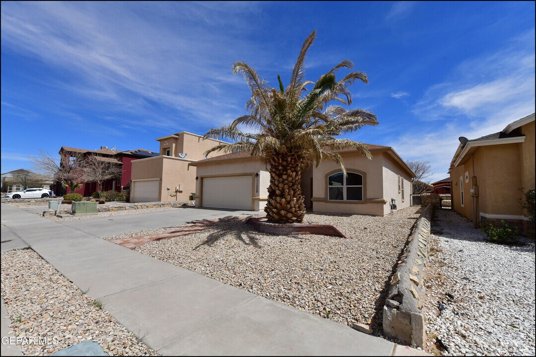11528 Rafael Serna Ln in El Paso, TX - Building Photo