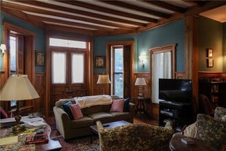 6 Howe Ave in Newport, RI - Foto de edificio - Building Photo