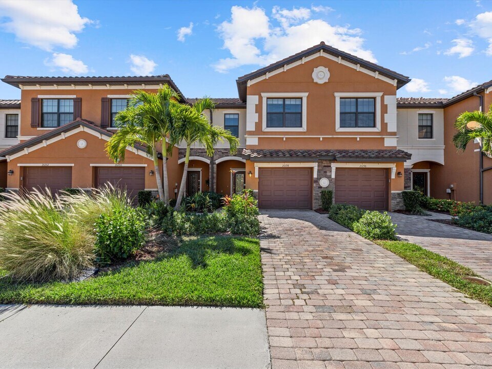 20198 Lagente Cir in Venice, FL - Building Photo