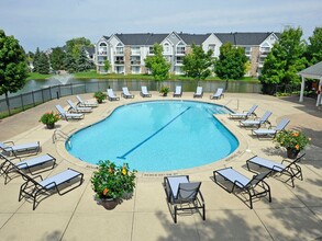 Hillside Apartments in Wixom, MI - Foto de edificio - Building Photo