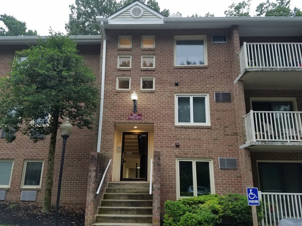 300 Campbell Cir, Unit F2 in Downingtown, PA - Foto de edificio