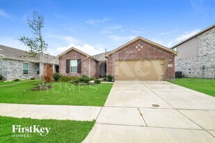2628 Warren Ln in Aubrey, TX - Building Photo