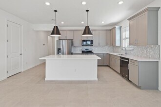 758 SE Courances Dr in Port St. Lucie, FL - Building Photo - Building Photo