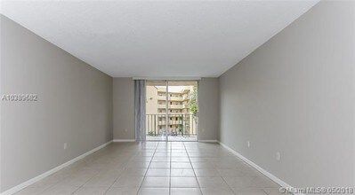 9360 Fontainebleau Blvd-Unit -310 in Miami, FL - Foto de edificio - Building Photo