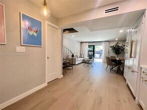 3220 W Trade Ave in Miami, FL - Building Photo - Building Photo