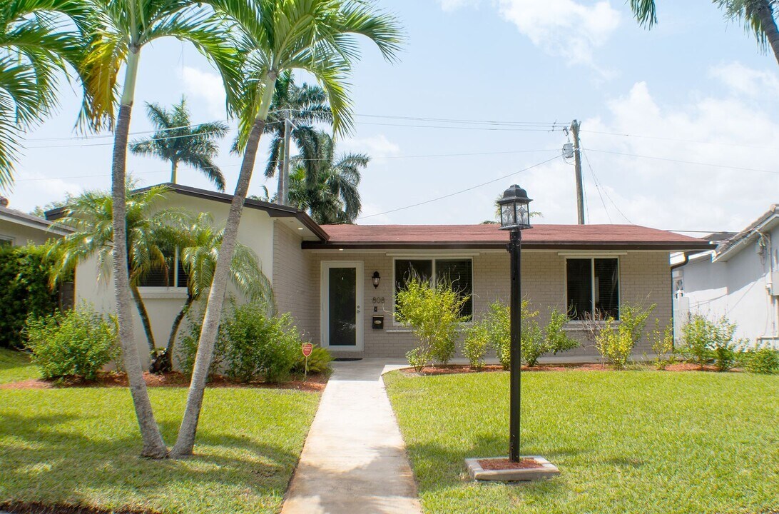 808 Johnson St in Hollywood, FL - Building Photo