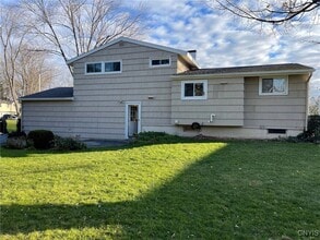 17 Juneberry Ln in Liverpool, NY - Building Photo - Building Photo