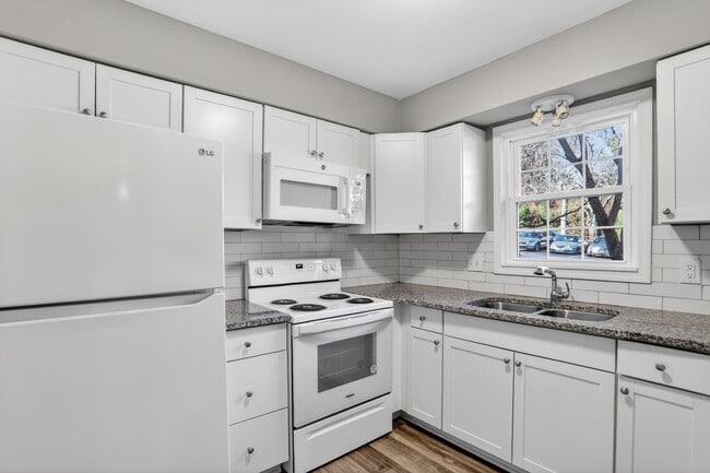 80 Montre Square NW in Atlanta, GA - Building Photo - Building Photo