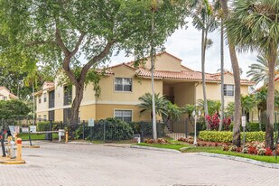 Royal Poinciana Condominium in Pompano Beach, FL - Building Photo
