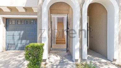 522 Wheaton Trent Pl in Tampa, FL - Foto de edificio - Building Photo