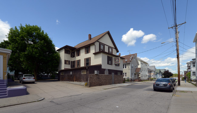 266 Cowden St in Central Falls, RI - Building Photo - Building Photo