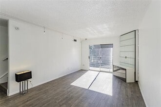 4211 Holland Ave in Dallas, TX - Building Photo - Building Photo