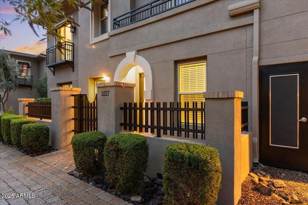 6565 E Thomas Rd in Scottsdale, AZ - Building Photo