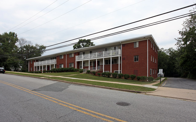 East Pines Gardens in Riverdale, MD - Building Photo - Building Photo