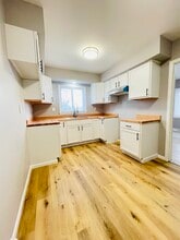 8620-8620 W Villard Ave in Milwaukee, WI - Foto de edificio - Building Photo